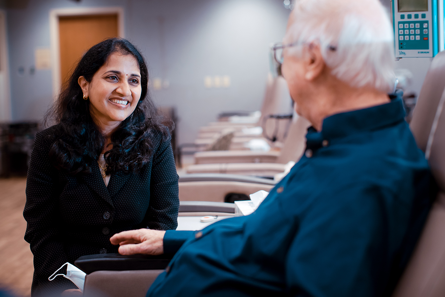 Doctor speak with patient